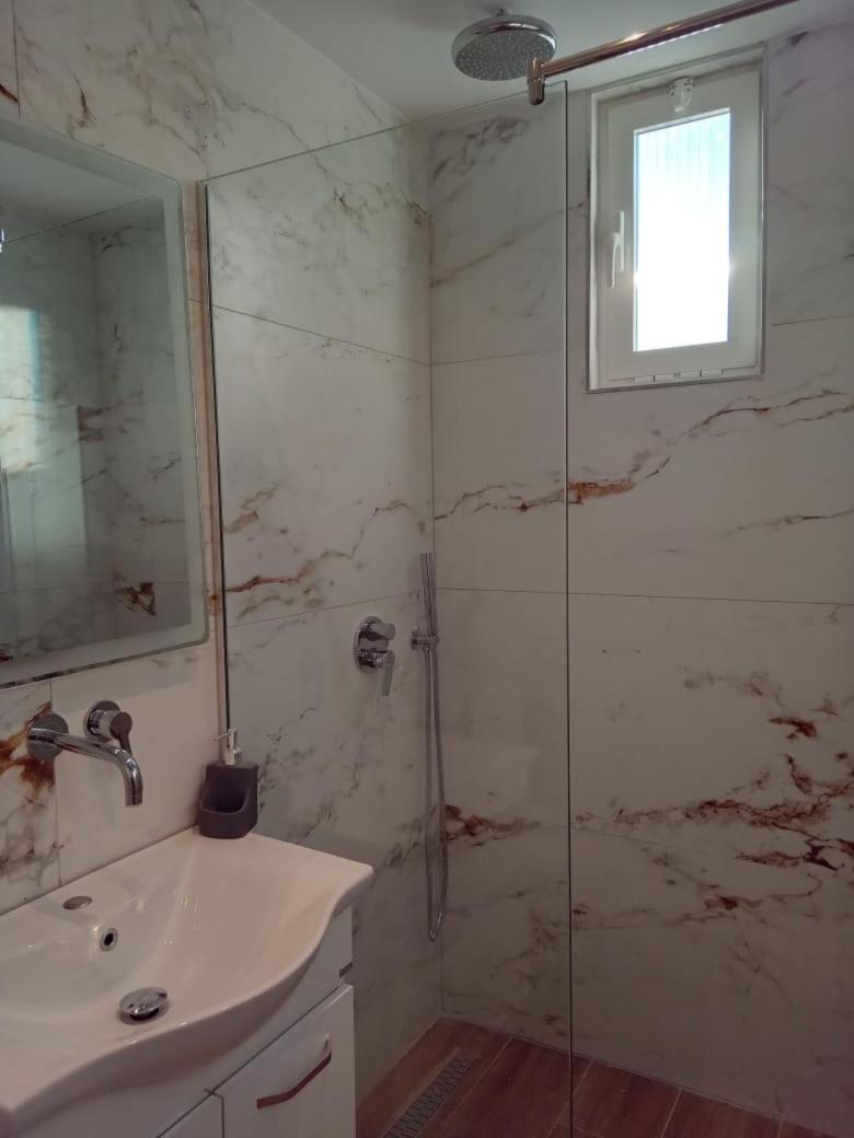 Vila Pasha Saranda Chambre photo